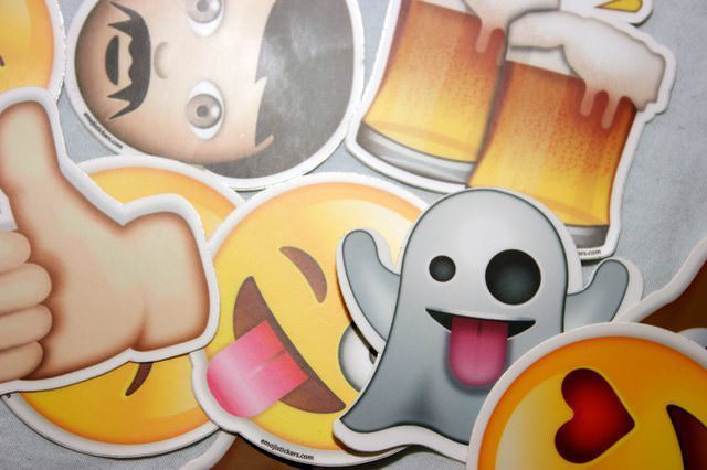實體化 iPhone Emoji 表情符號貼紙全球開賣！