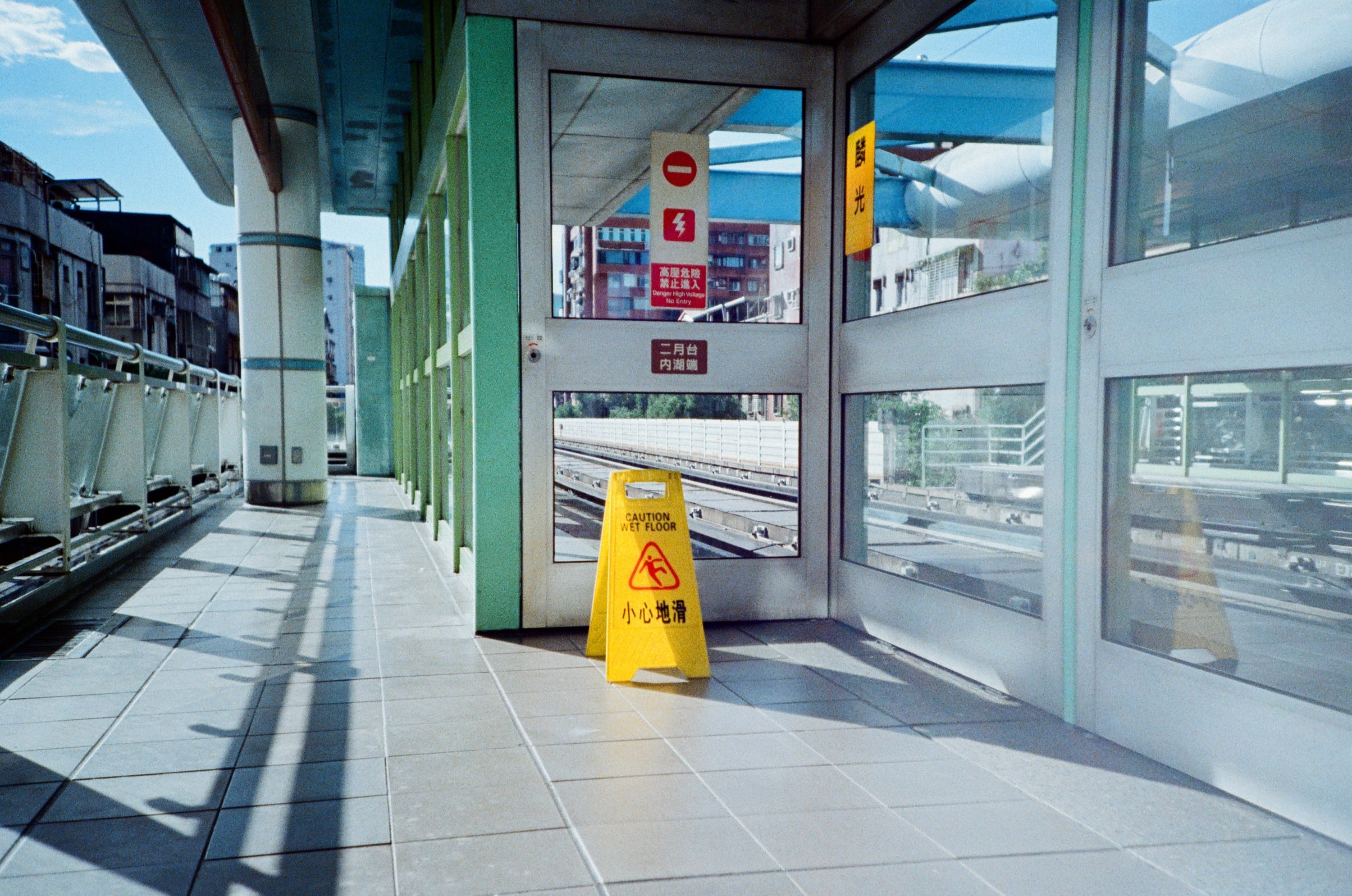 第 199 卷底片：小心手滑｜Lomo LC-A 蘇聯版 32mm f2.8 與 Kodak Ektachrome 100D/5294 正片負沖