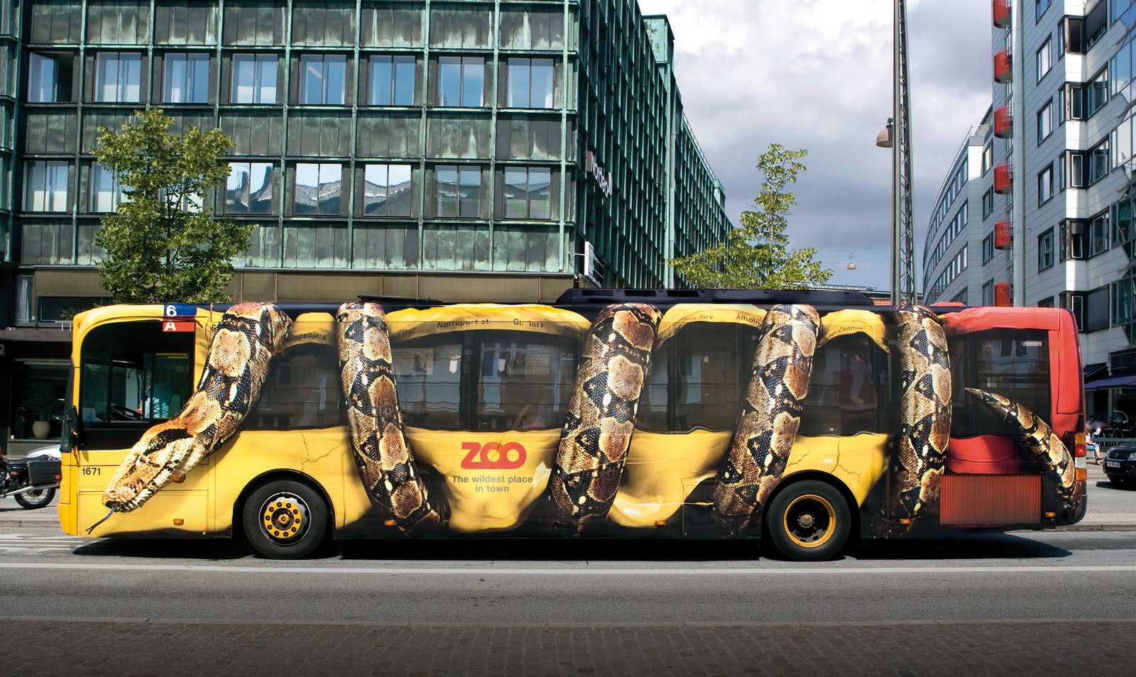 丹麥哥本哈根動物園的公車廣告－蟒蛇篇 (Copenhagen Zoo, 