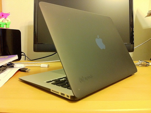 [開箱] (*) Speck - MacBook Air (第2代) 保護硬殼 SeeThru SATIN