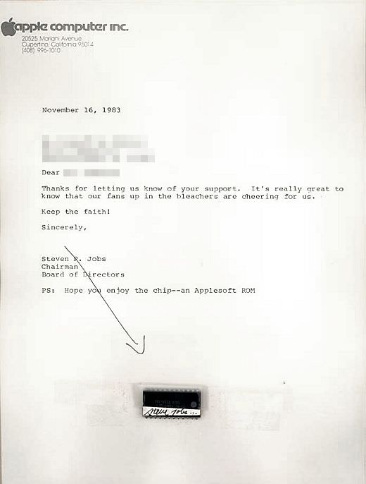 1983 年賈伯斯曾經在電腦晶片上簽名回信寄給粉絲